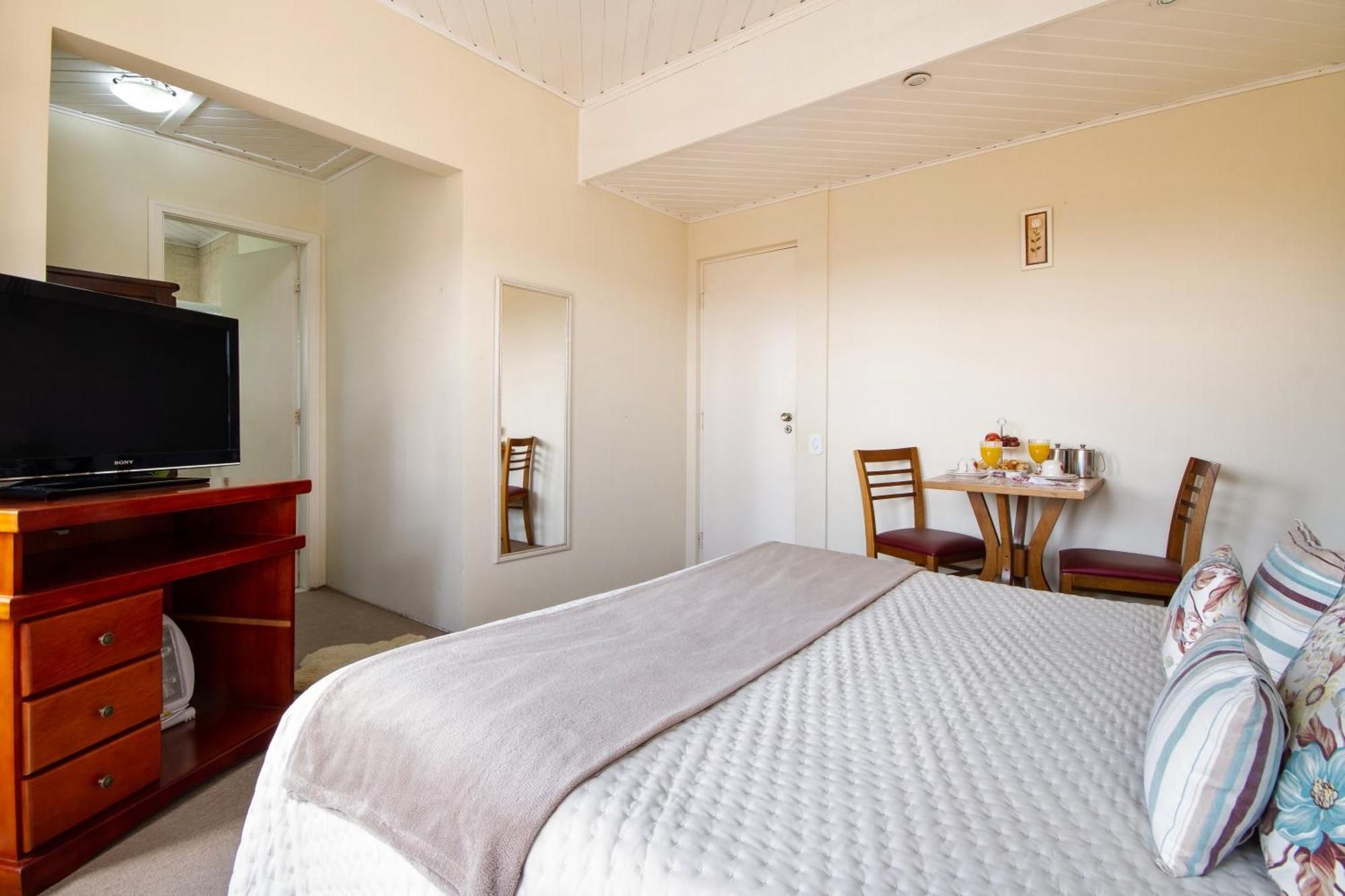 Pousada Confraria Da Terra Campos do Jordao Room photo